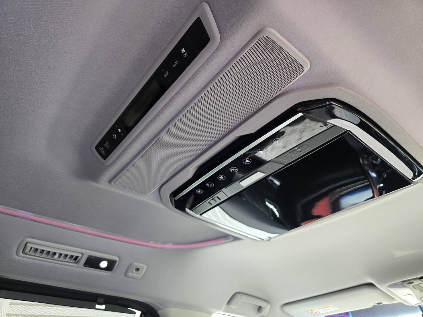 トヨタ30ヴェルファイア　AVインターフェース　フリップダウンモニター取り付け