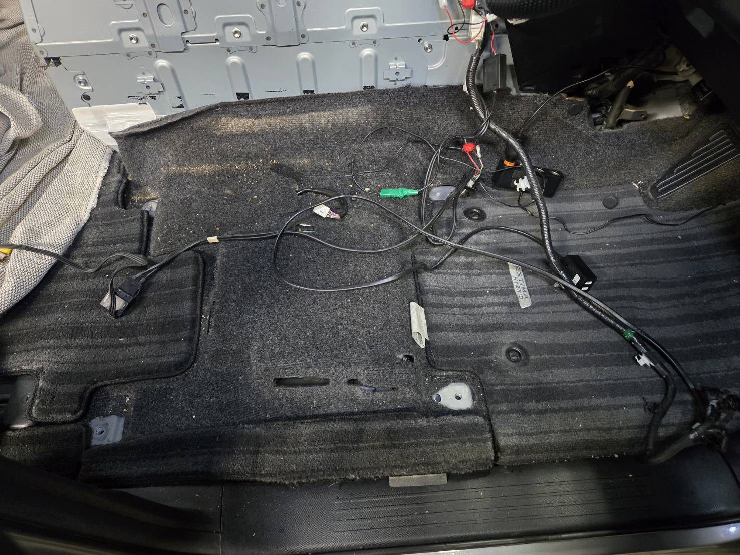 トヨタ 　AHR20Wエスティマ　リビルトハイブリッドバッテリー交換